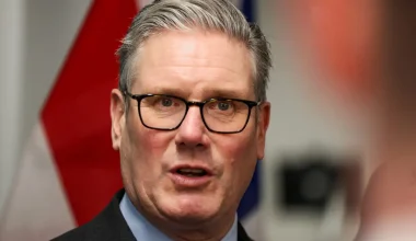 Παραδοχή Κ.Στάρμερ: «Έχουμε πόλεμο σε δύο μέτωπα – Ουκρανία και Ιράν»