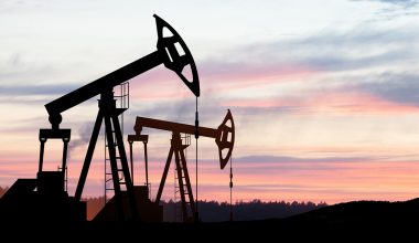 Άνοδος άνω του 5% στις τιμές του πετρελαίου: Το Brent φτάνει τα 108 δολάρια το βαρέλι