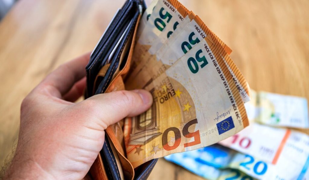 ΓΣΕΕ για αύξηση κατώτατου μισθού: «Τα 40 ευρώ που ανακοίνωσε η κυβέρνηση δεν φτάνουν»