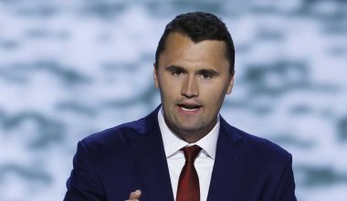 Βίντεο: Όταν ο δολοφονημένος Τσάρλι Κερκ εναντιώνονταν στο ενδεχόμενο επίθεσης κατά του Ιράν