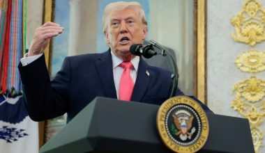 Ν.Τραμπ: «Το Ιράν μας παρακαλεί να κάνουμε συμφωνία και όχι το αντίστροφο – Δε δίνουμε πυρηνικά όπλα σε τρελούς»