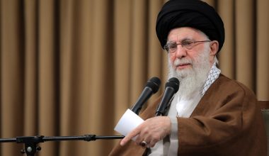 Ιρανικά ΜΜΕ: Δημοσίευσαν την τελευταία φωτογραφία του Αλί Χαμενεΐ πριν την εξόντωσή του