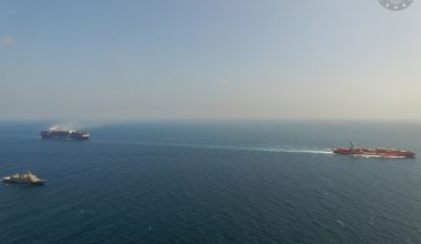 Η φρεγάτα Ύδρα παρείχε υποστήριξη σε εμπορικά πλοία στο πλαίσιο της αποστολής ASPIDES (φωτο)