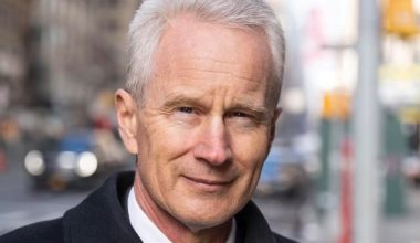 Dr. Peter McCullough: «Θα βαφτίζουν “ψυχική νόσο” τον φόβο απέναντι  στα εμβόλια»!