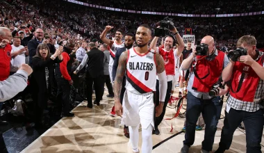 Μπλέιζερς – Μπακς: Με ελληνικούς παραδοσιακούς χορούς και τα τραγούδια της Αναστασίας έκλεισε το ημίχρονο (βίντεο)