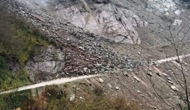 Καρδίτσα: Kλειστός ο δρόμος προς το Ανθηρό λόγω κατολίσθησης (φωτο)