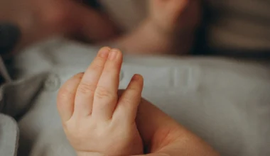 Νέες φρικτές αποκαλύψεις για το βρέφος 10 μηνών: Έχει μώλωπες και δαγκωματιές – Κίνδυνος για ανεπανόρθωτη ζημιά