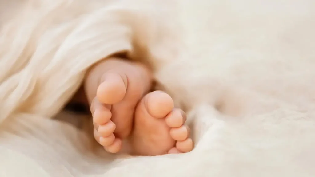 Μωρό 10 μηνών στην Ηλεία εντοπίστηκε με εγκαύματα και κατάγματα – Νοσηλεύεται σε κρίσιμη κατάσταση