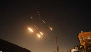 Ισχυρές εκρήξεις στην Τεχεράνη – Το Ιράν εξαπέλυσε πυραυλική επίθεση στο νότιο Ισραήλ