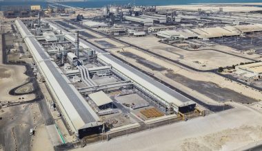 Το Ιράν κτύπησε με πυραύλους και drones βιομηχανία παραγωγής αλουμινίου στο Άμπου Ντάμπι