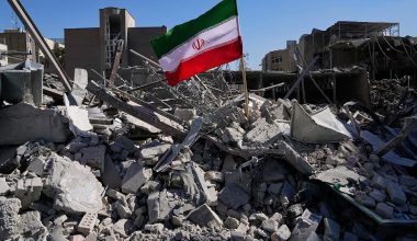 Το Ιράν επιστρατεύει… 12χρονα για να περιπολούν και να ελέγχουν τους δρόμους της Τεχεράνης