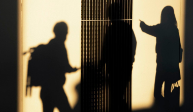 «Εφιάλτης» για 14χρονο στον Χολαργό: Έδωσε 10.000 ευρώ σε δύο νεαρούς για να τον αφήσουν ήσυχο