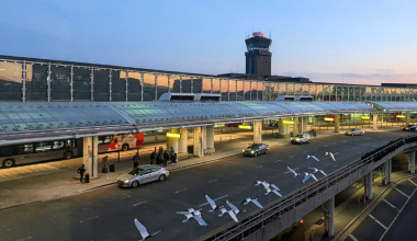 Σε επιφυλακή οι ΗΠΑ: Ύποπτες χημικές οσμές σε πέντε αεροδρόμια – «Ίσως υπάρχει “ξένος” δάκτυλος» λένε οι Αρχές