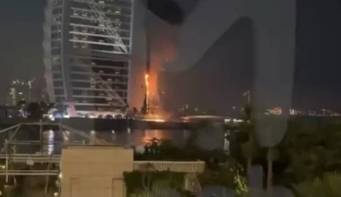 Βομβαρδίστηκε από ιρανικά drones το εμβληματικό ξενοδοχείο Burj Al Arab στο Ντουμπάι και καίγεται ένα τμήμα του