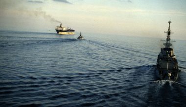 Οι Χούθι Υεμένης εντείνουν τη διεθνή ναυτιλιακή κρίση – Σε καθεστώς «υψηλού κινδύνου» το Μπαμπ αλ-Μαντέμπ