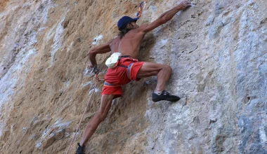 Tραγωδία στην Κάλυμνο: Νεκρός ένας 60χρονος αναρριχητής – Σκοτώθηκε μετά από πτώση από ύψος 10 μέτρων