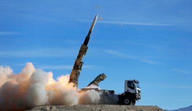 Bίντεο: Ιρανικός πύραυλος έπληξε την ισραηλινή πόλη Εσταόλ – Πολλοί τραυματίες