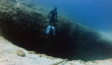 Δύτες θα μπουν στο «Πηγάδι του Διαβόλου» για να ανασύρουν τον νεκρό πιλότο: Δείτε πόσο επικίνδυνο είναι το σημείο