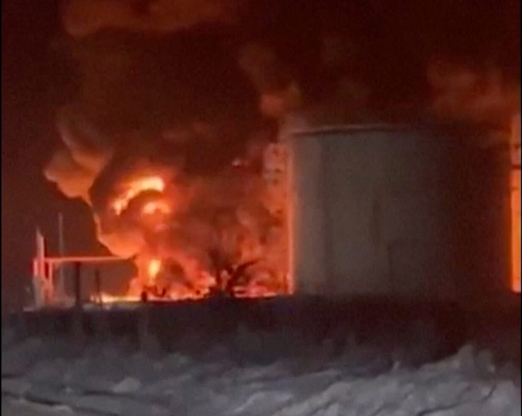 Το Κίεβο απαγορεύει να πέσουν οι τιμές πετρελαίου – Σφυροκοπά ρωσικά διυλιστήρια