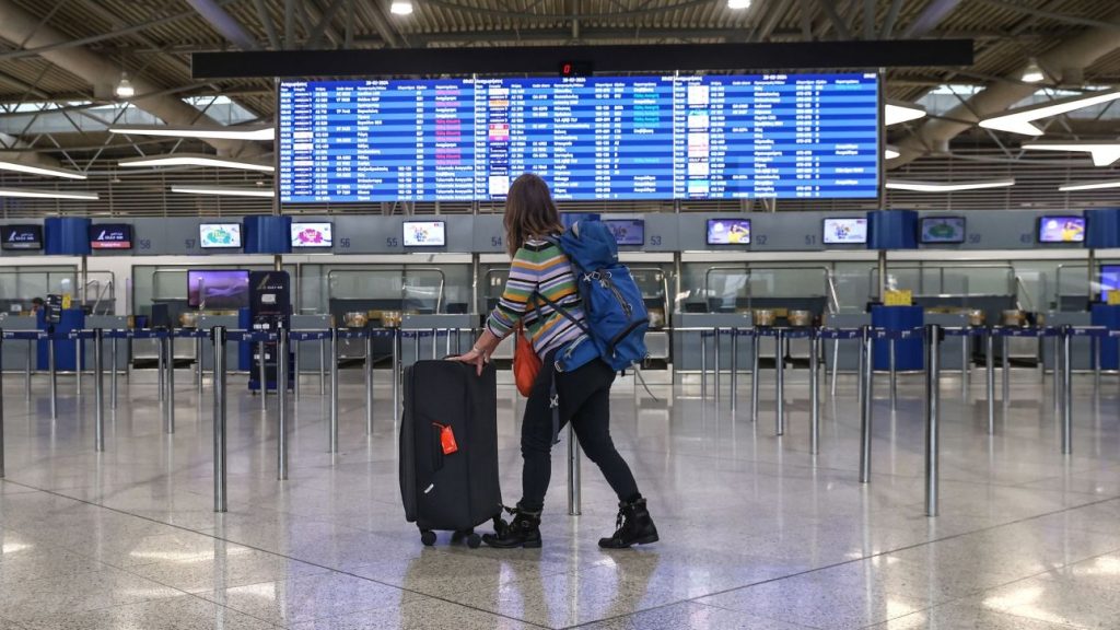 «Ελ.Βενιζέλος»: Τι αλλάζει από αύριο για τους ταξιδιώτες από χώρες εκτός Σένγκεν με το νέο σύστημα εισόδου-εξόδου