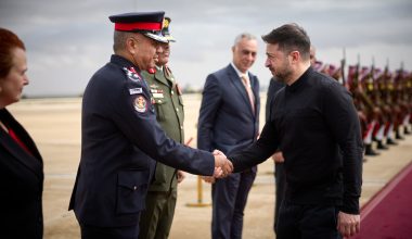 Ο Ζελένσκι έγινε «πλασιέ» και πουλάει τεχνολογία κατά των drones στη Μέση Ανατολή