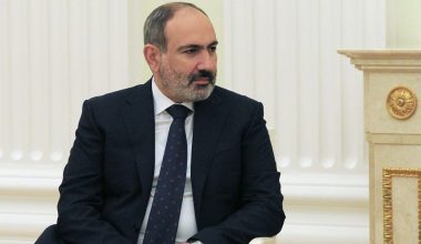Αρμενία: Ενορίτης επιτέθηκε στον πρωθυπουργό Ν.Πασινιάν μέσα σε εκκλησία – Δείτε βίντεο
