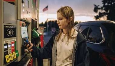 Goldman Sachs: Ο πόλεμος με το Ιράν «τρώει»  θέσεις εργασίας  και ανεβάζει το κόστος ζωής στις ΗΠΑ