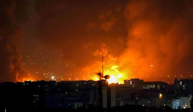 Σφοδροί βομβαρδισμοί στο Καράτζ και την Τεχεράνη – Δείτε βίντεο