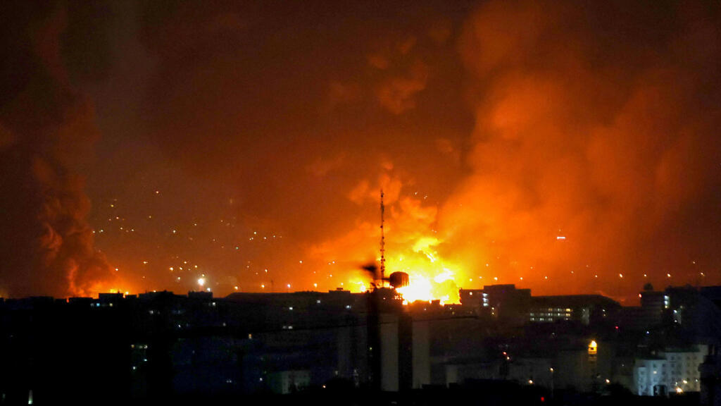 Σφοδροί βομβαρδισμοί στο Καράτζ και την Τεχεράνη – Δείτε βίντεο