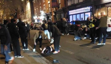 Βρετανία: Αυτοκίνητο έπεσε πάνω σε πεζούς στο Ντέρμπι – Τουλάχιστον 20 τραυματίες (βίντεο)