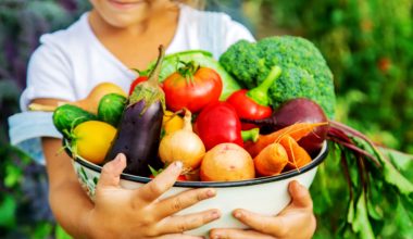 Τα 6 ιδανικά φρούτα και λαχανικά της άνοιξης για την υγεία των παιδιών