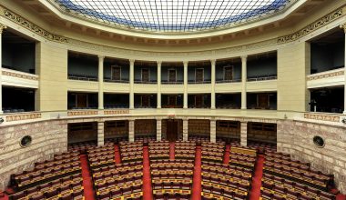 Αντιπολίτευση: Έντονες αντιδράσεις με αφορμή την ανάρτηση Κ.Μητσοτάκη για Τέμπη και αύξηση εισοδήματος