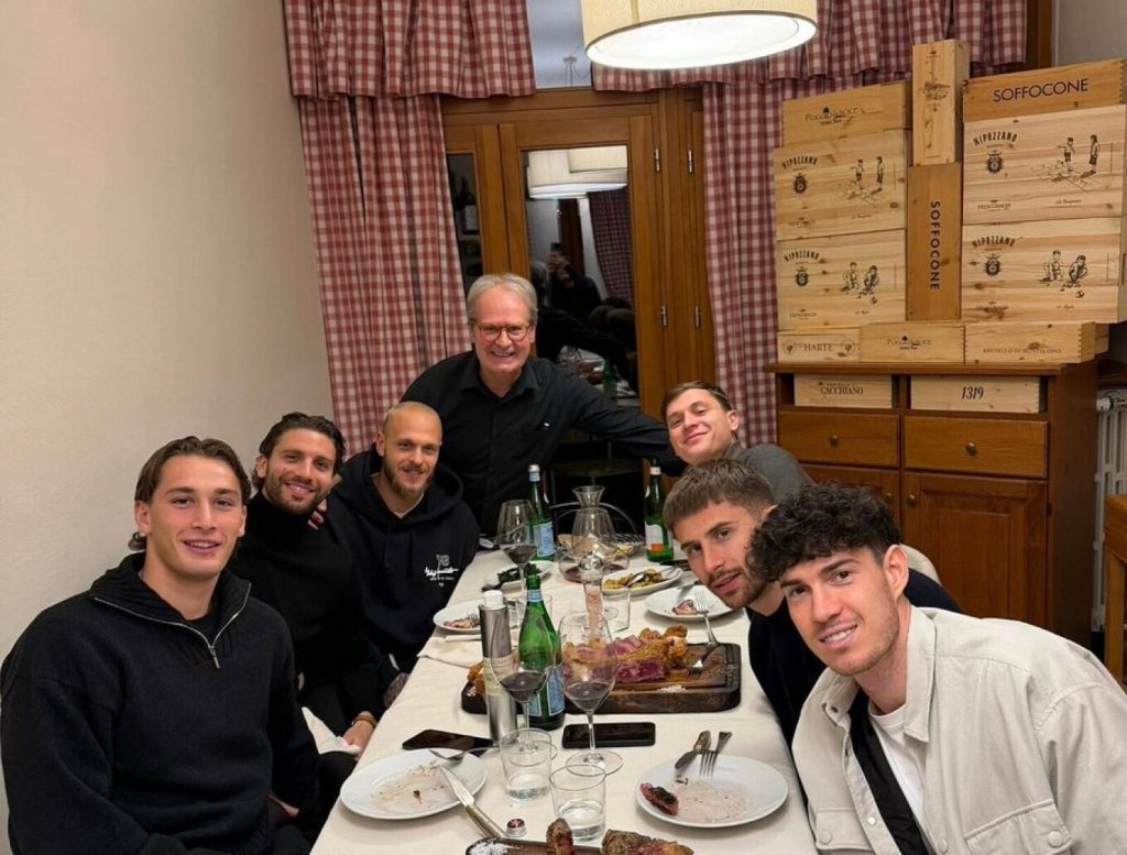 «Τι κάνεις προδότη;»: Οργή των οπαδών της Γιουβέντους για τον αρχηγό τους που δείπνησε με παίκτες της Ίντερ (φωτο)