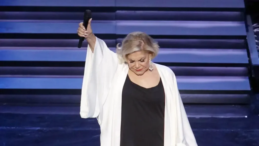 Σε λαϊκό προσκύνημα η σορός της Μαρινέλλας: Πότε θα γίνει η κηδεία της