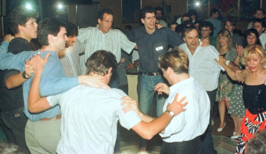 Μαρινέλλα: Όταν χόρευε στο γλέντι των παικτών της Εθνικής μετά τον ημιτελικό του Ευρωμπάσκετ του 1989 (φώτο)