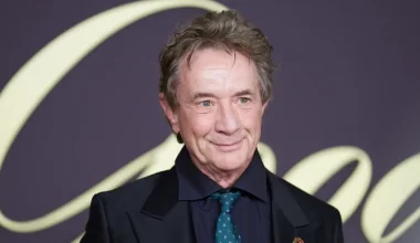 Ανησυχία προκάλεσε η πρώτη δημόσια εμφάνιση του Μ.Σορτ μετά την αυτοκτονία της κόρης του (φωτο)