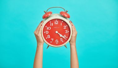 Δείτε πώς η αλλαγή της ώρας επηρεάζει το «εσωτερικό ρολόι» μας – Γιατί είναι τόσο σημαντικοί οι κιρκάδιοι ρυθμοί