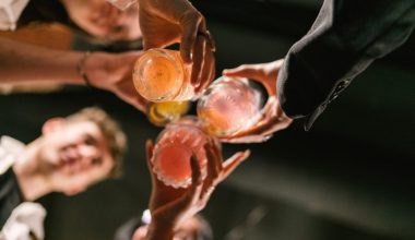 ΕΛ.ΑΣ: Δύο συλλήψεις στην Πάτρα για πώληση αλκοόλ σε 15χρονη