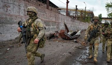 Ουκρανοί στρατιώτες «πήραν ασήκωτο» πολίτη και τον έβαλαν μέσα σε βανάκι σε κλάσματα δευτερολέπτου – Δείτε βίντεο