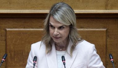 Μ.Αποστολακη: «Πελάτες της Δεξιάς είπα γι’ αυτούς με τις απευθείας αναθέσεις» – Η «κόντρα» με την Α.Σδουκου