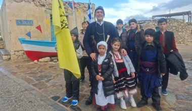 Ακόμα στην Γαύδο παραμένουν εγκλωβισμένοι οι μαθητές και οι γονείς του δημοτικού σχολείου Βούλας