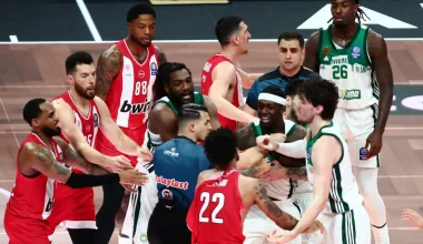 Παναθηναϊκός – Ολυμπιακός: Ένταση μεταξύ Κ.Ναν και Τ.Ντόρσεϊ – Με σκισμένη φανέλα το αστέρι του Ολυμπιακού (βίντεο)