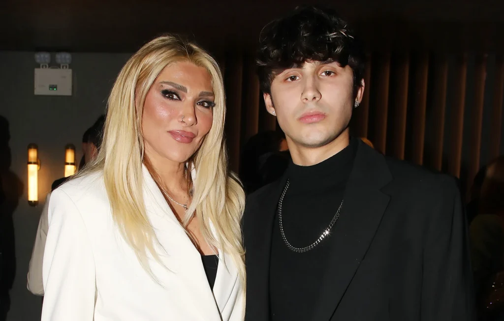 Μπ.Λαζαρίδης για Α.Ηλιάδη: «Η μητέρα μου με μεγάλωσε μόνη της» – «Μαμά σ’ αγαπώ πολύ» (βίντεο)