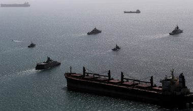 Το Ιράν ενέκρινε σχέδιο για την επιβολή διοδίων στα πλοία που διέρχονται από τα Στενά του Ορμούζ