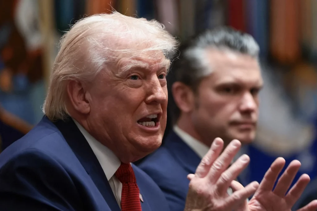 Ο Τραμπ βλέπει ότι «επήλθε αλλαγή καθεστώτος στο Ιράν»