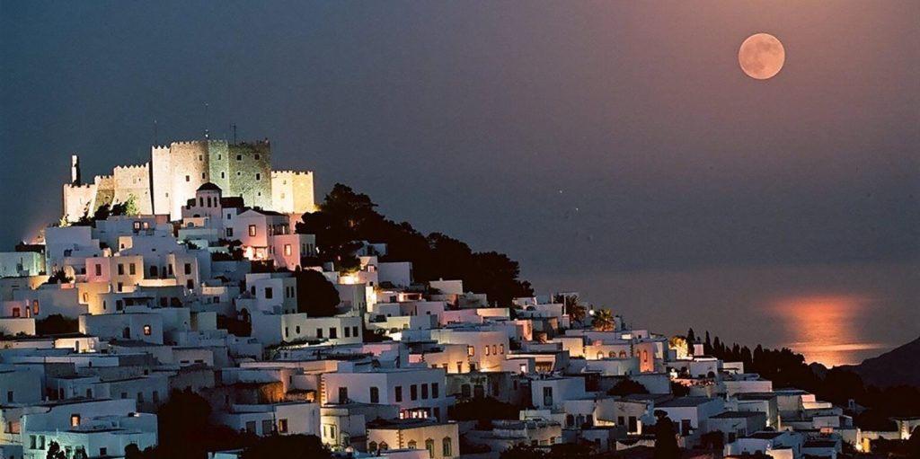 Πάσχα σε 5 πανέμορφα ελληνικά νησιά που αξίζει να ζήσεις έστω μία φορά