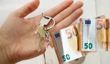 «Τέλος» τα ενοίκια στο… χέρι από την 1η Απριλίου: Υποχρεωτικά μέσω τραπεζών οι πληρωμές