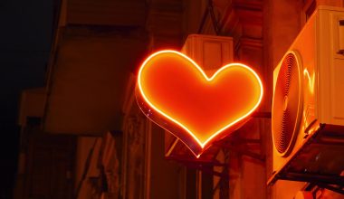 Πόσο κρατάει ο έρωτας σύμφωνα με την επιστήμη – Τι συμβαίνει στον εγκέφαλο όταν ερωτευόμαστε