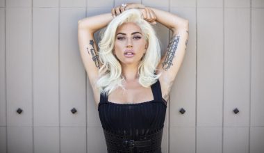 Η Lady Gaga έκλεισε τα «40» και το γιόρτασε με τον αρραβωνιαστικό της Μάικλ Πολάνσκι (βίντεο)