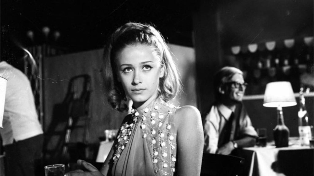 Νόρα Βαλσάμη: Σπάνια εμφάνισή της – Αδυνατισμένη και φανερά καταβεβλημένη στα 78 της